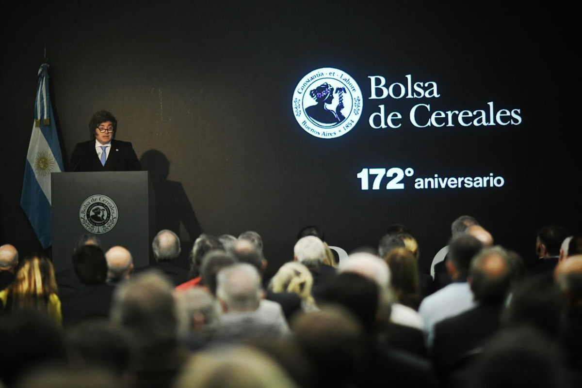 Milei anunció baja de retenciones al campo